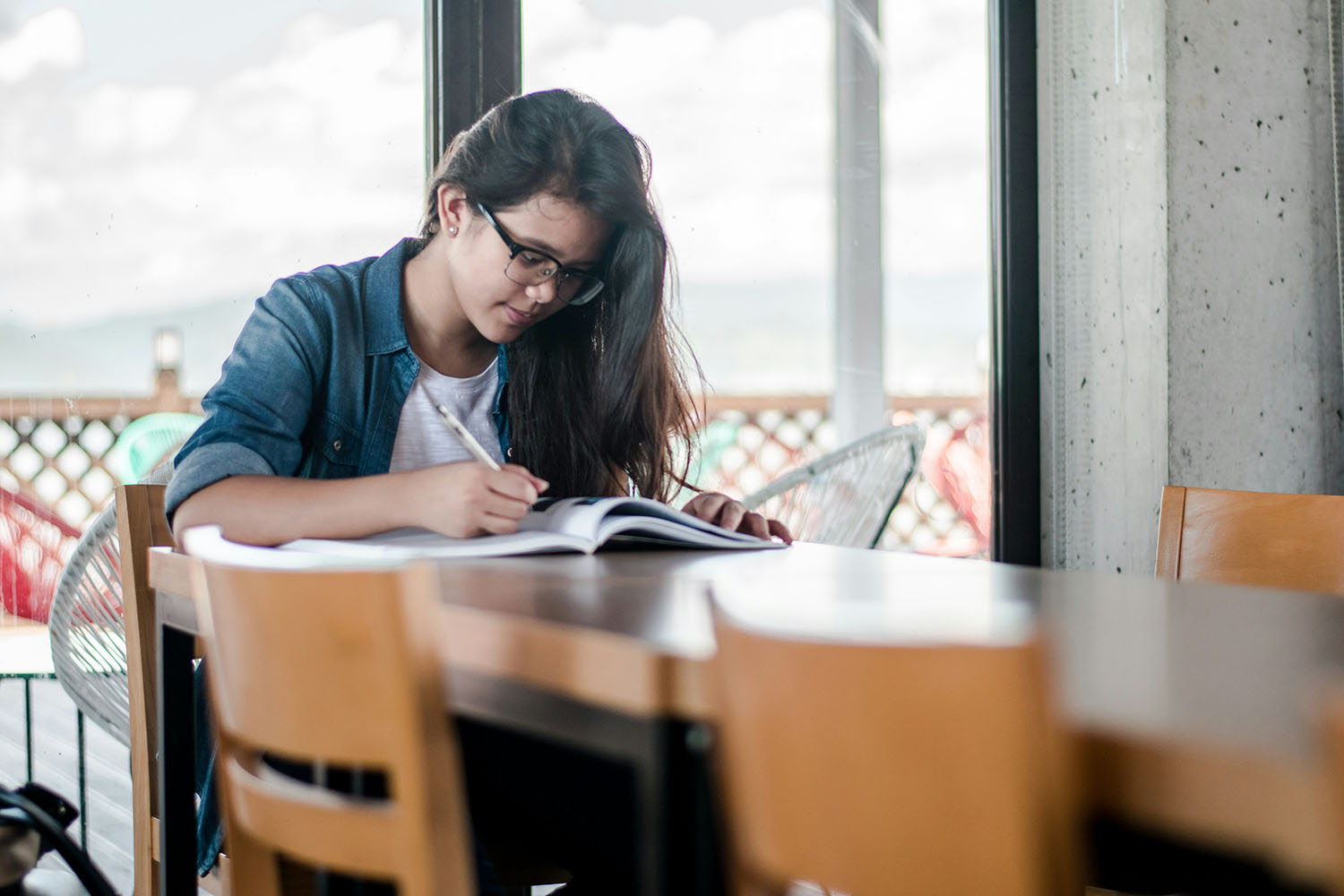 High school student staying organized while studying